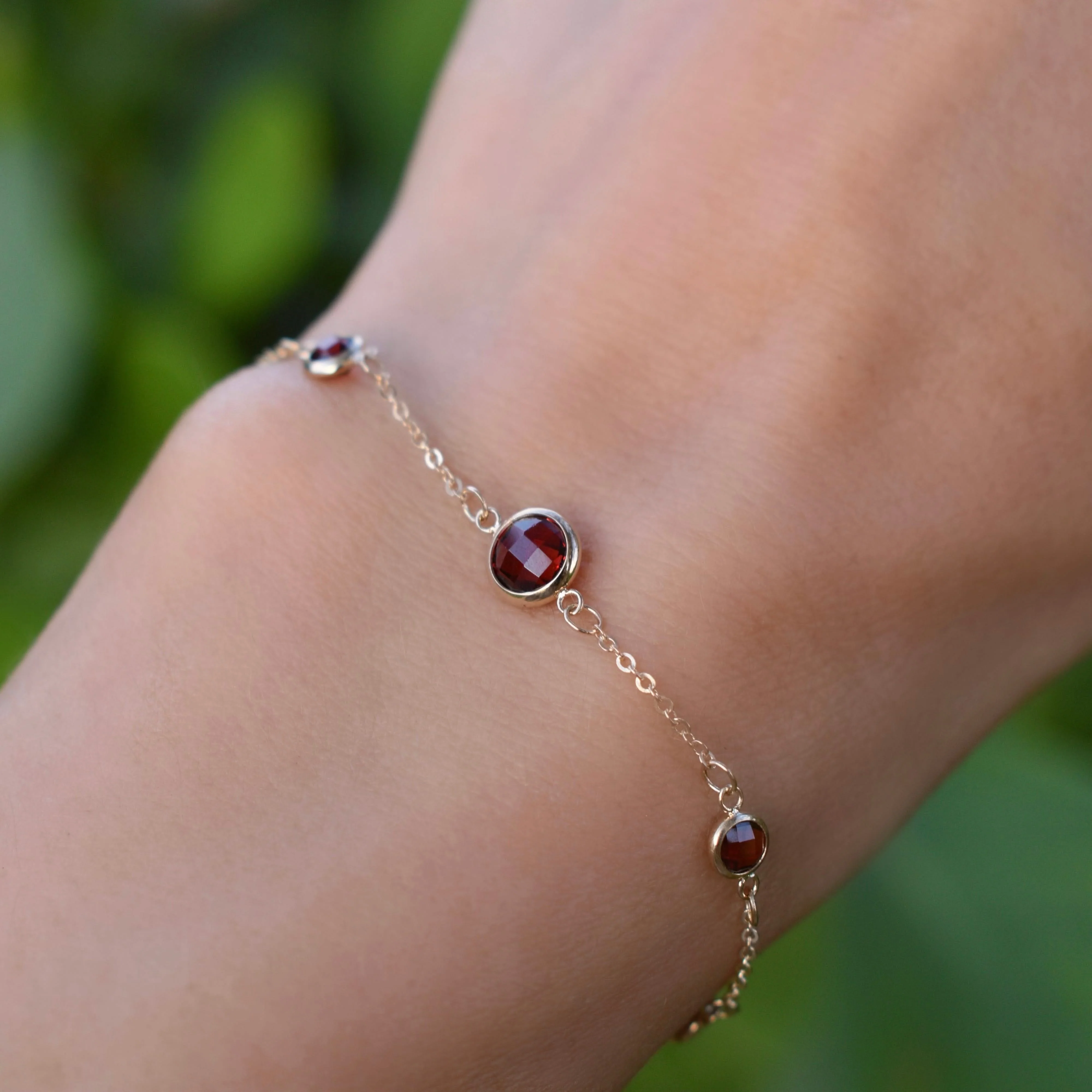 1 Grand & 4  Petite Garnet Bracelet in 14k Gold (January) - Image 3