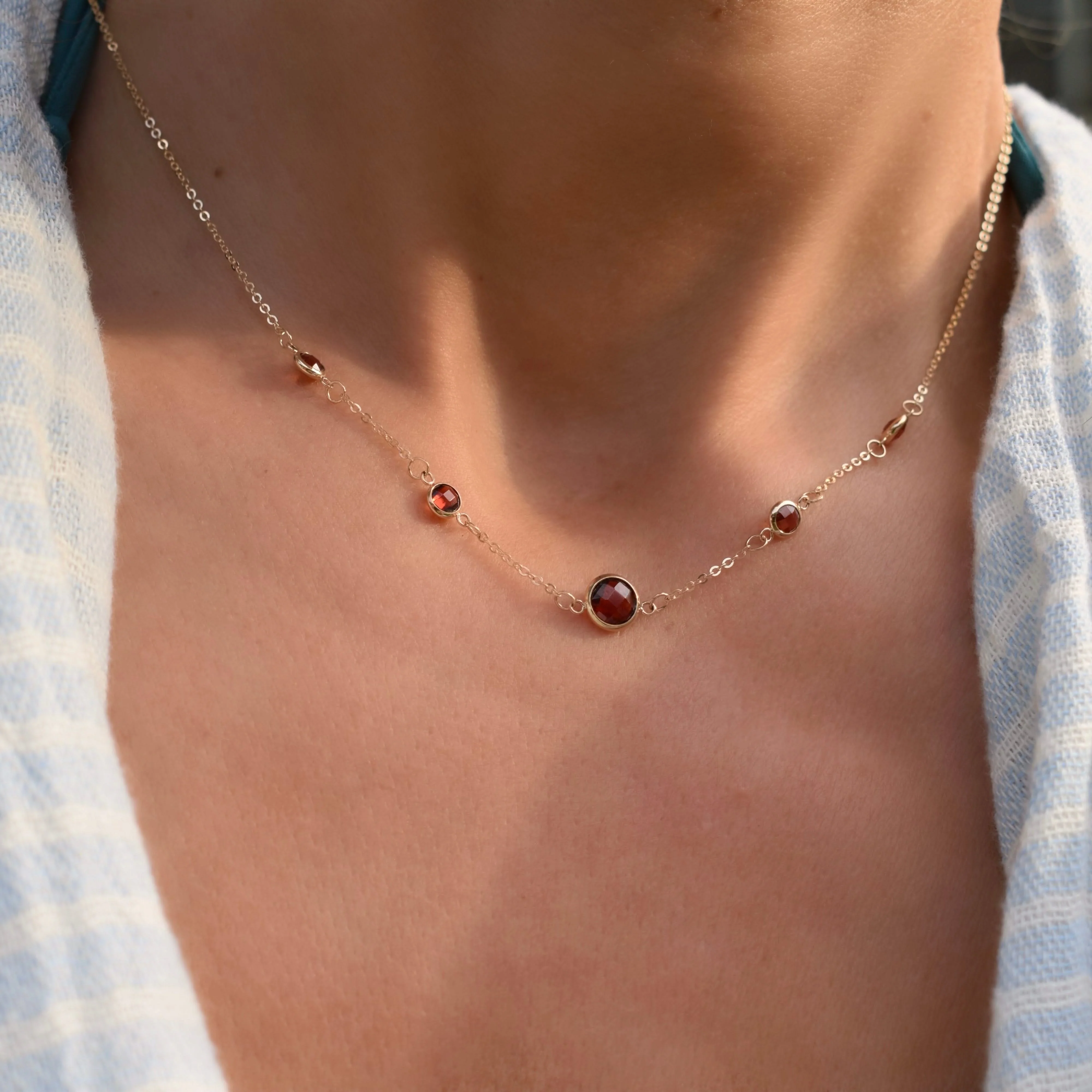1 Grand & 4 Petite Garnet Necklace in 14k Gold (January) - Image 3
