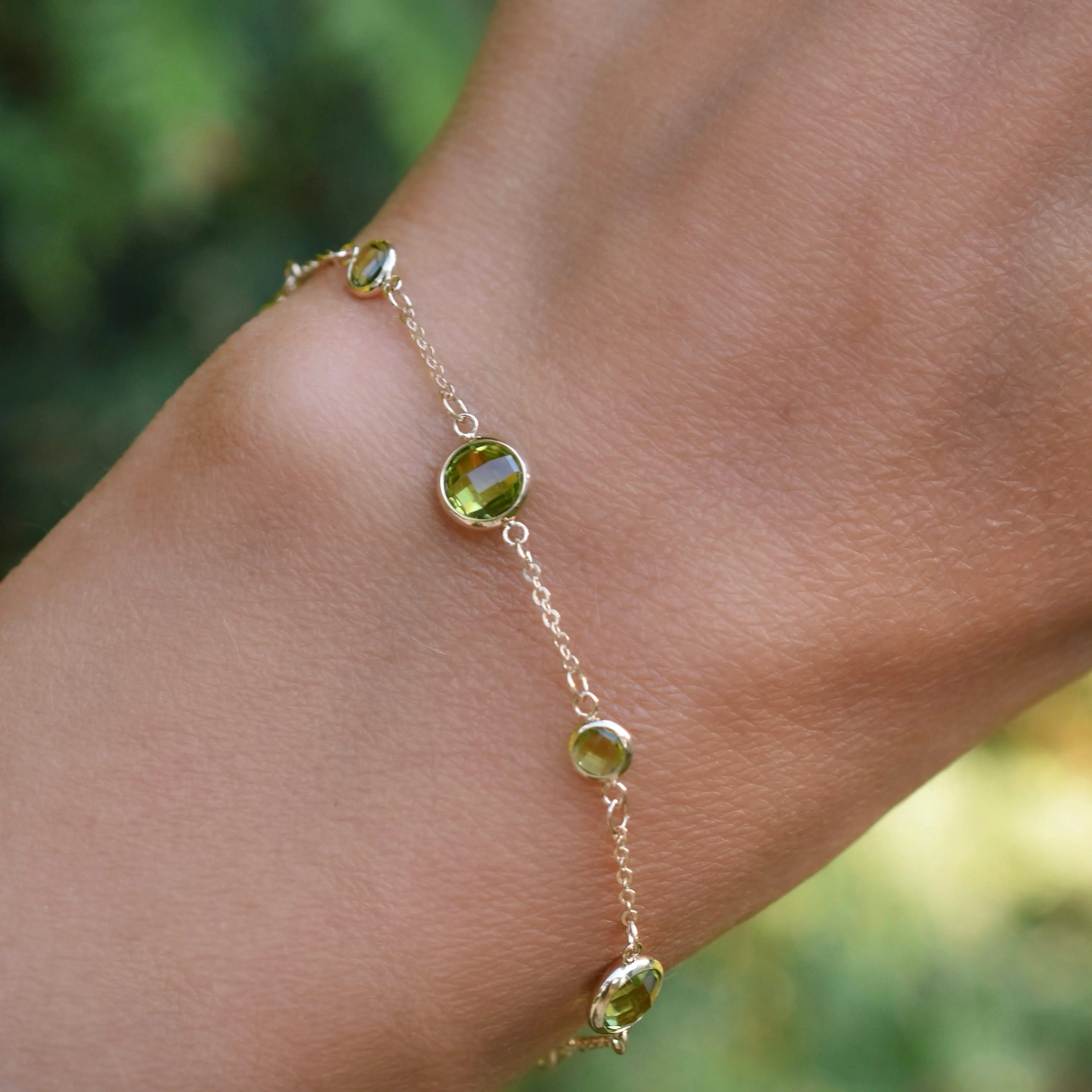 Bayberry Grand & Petite 7 Peridot Bracelet in 14k Gold (August) - Image 3