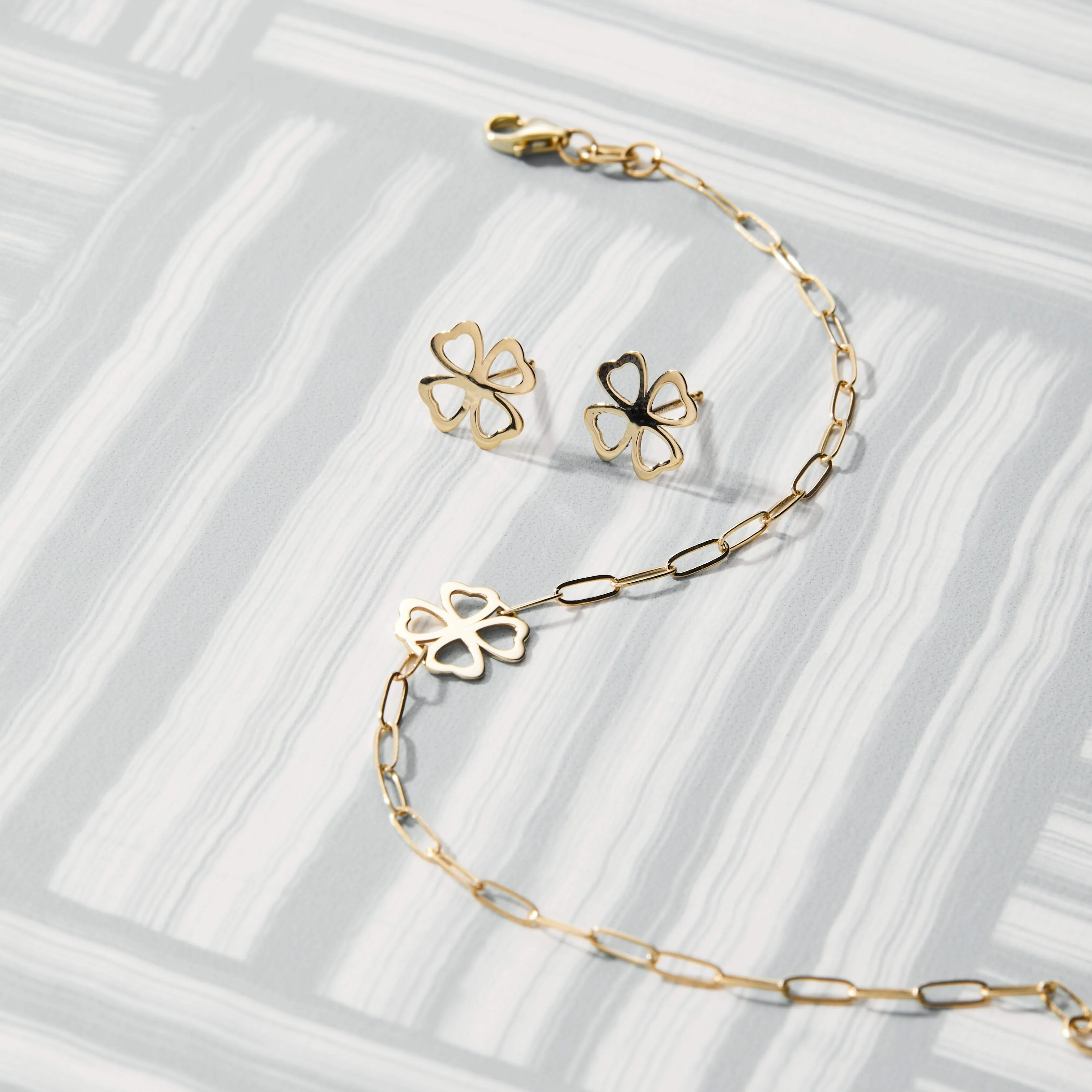 Clover Adelaide Mini Bracelet in 14k Gold - Image 4