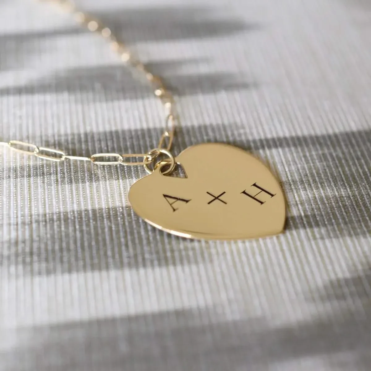 Engravable Large Flat Heart Pendant in 14k Gold - Image 9