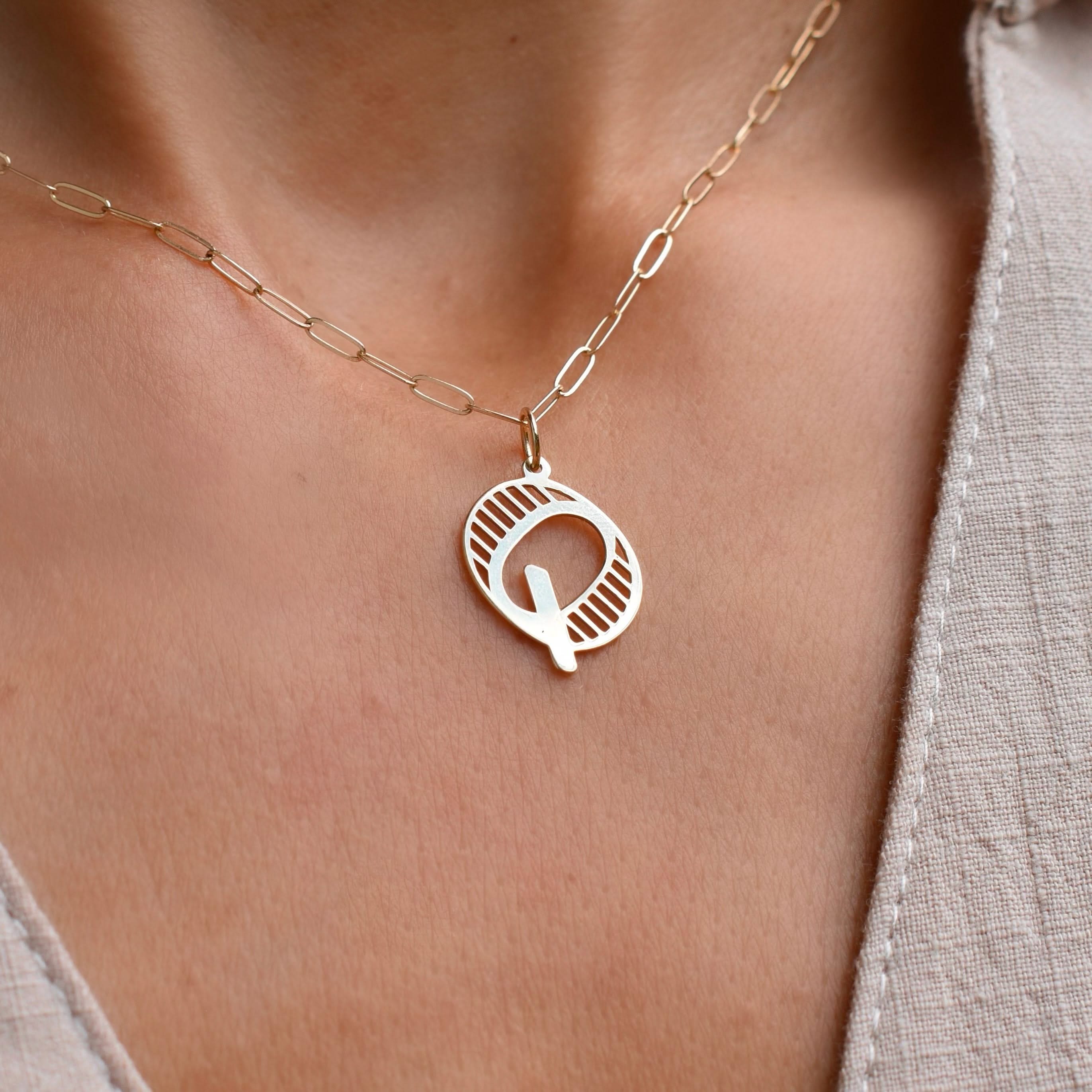 Essex Letter Q Pendant in 14k Gold - Image 3