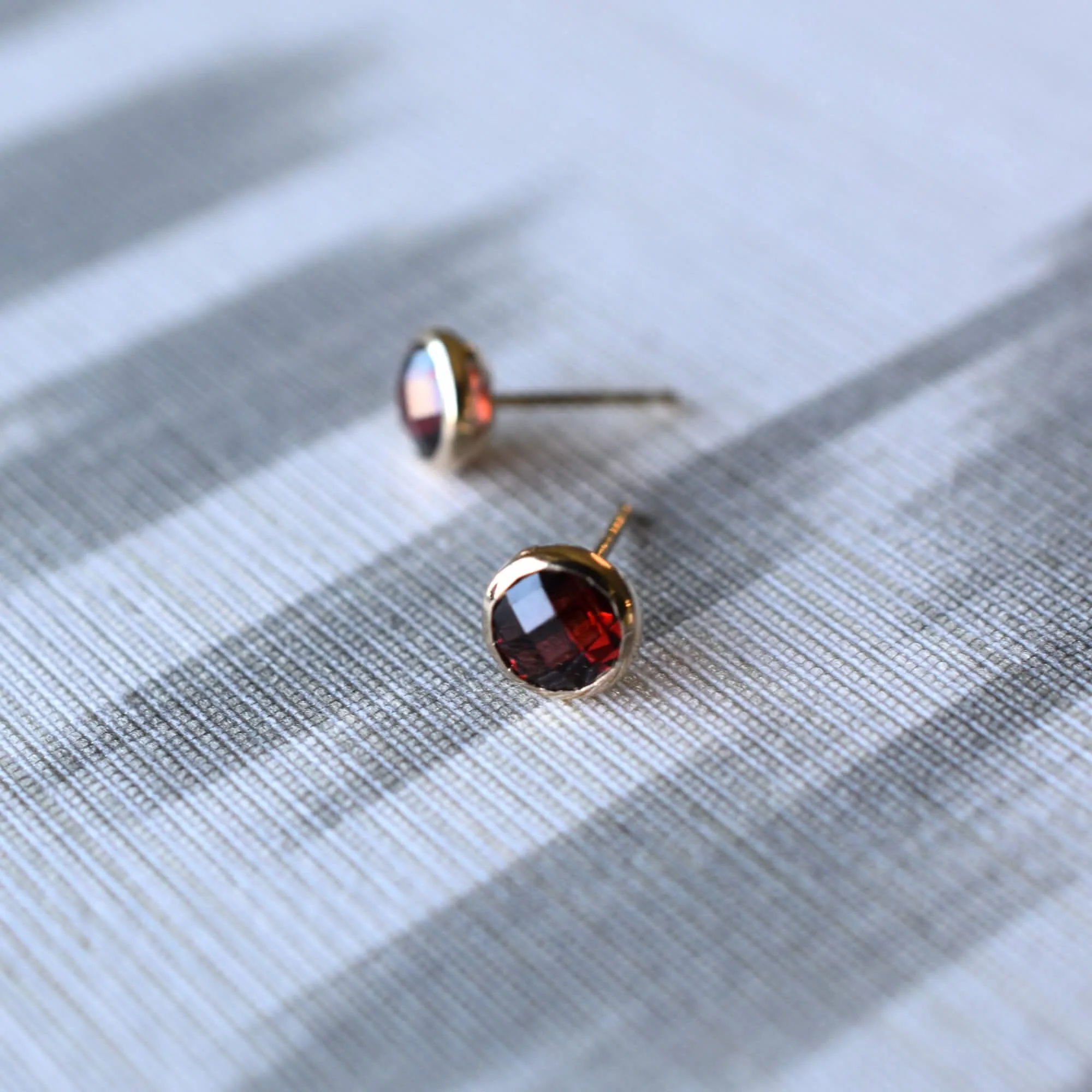 Grand 1 Garnet Necklace and Earrings Set in 14k Gold (January) - Image 9