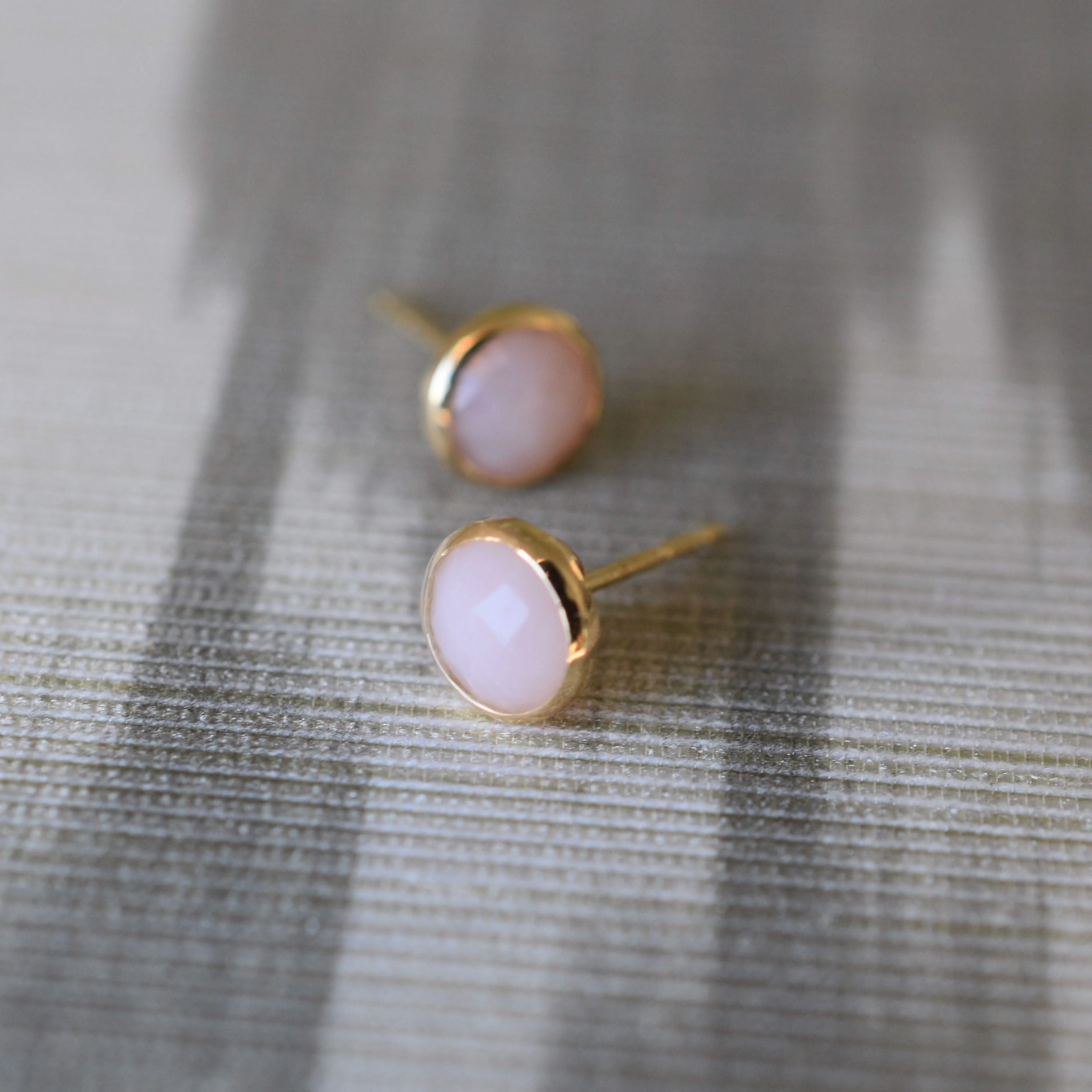 Grand 1 Pink Opal Necklace and Earrings Set in 14k Gold (October) - Image 9