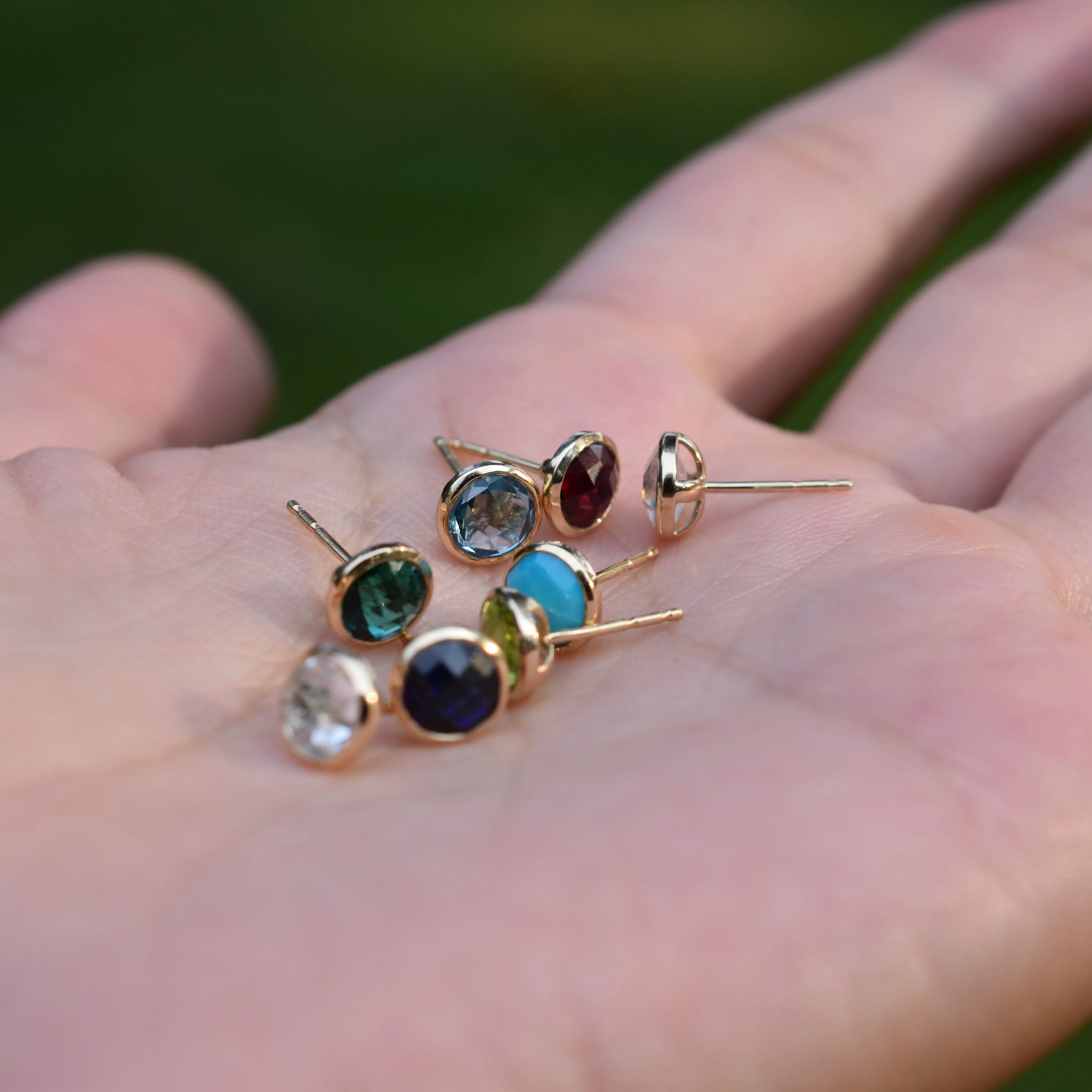 Grand 1 Sapphire Necklace and Earrings Set in 14k Gold (September) - Image 10
