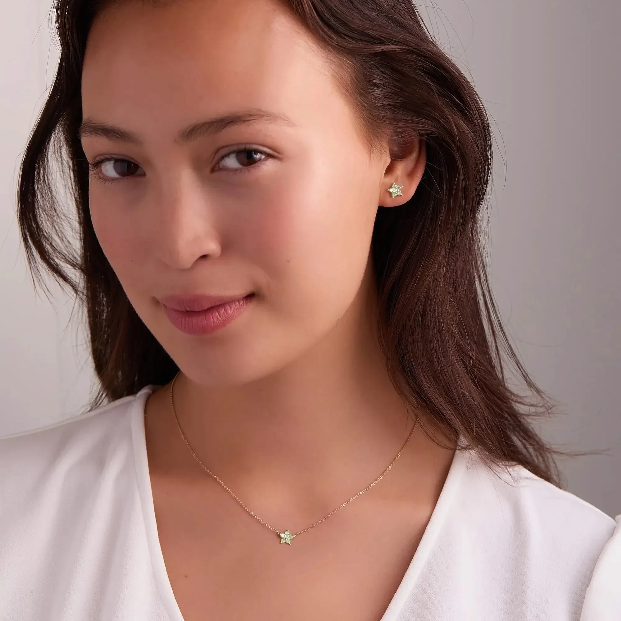 Greenwich Mini Flower Peridot & Diamond Necklace in 14k Gold (August) - Image 2