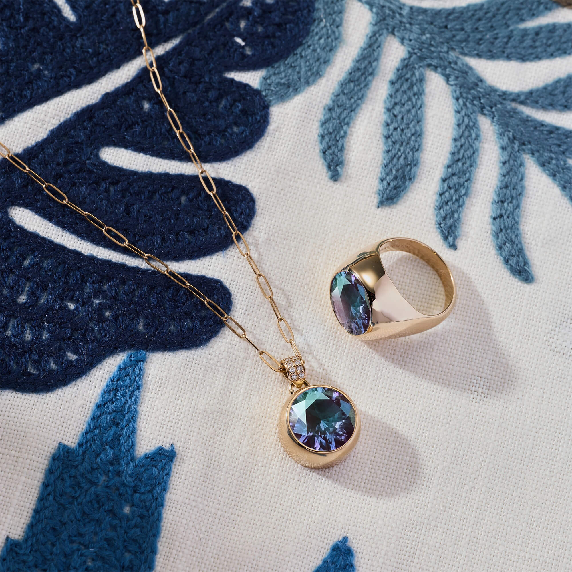 Jamestown Alexandrite Pendant with Diamond Bail in 14k Gold (June) - Image 6