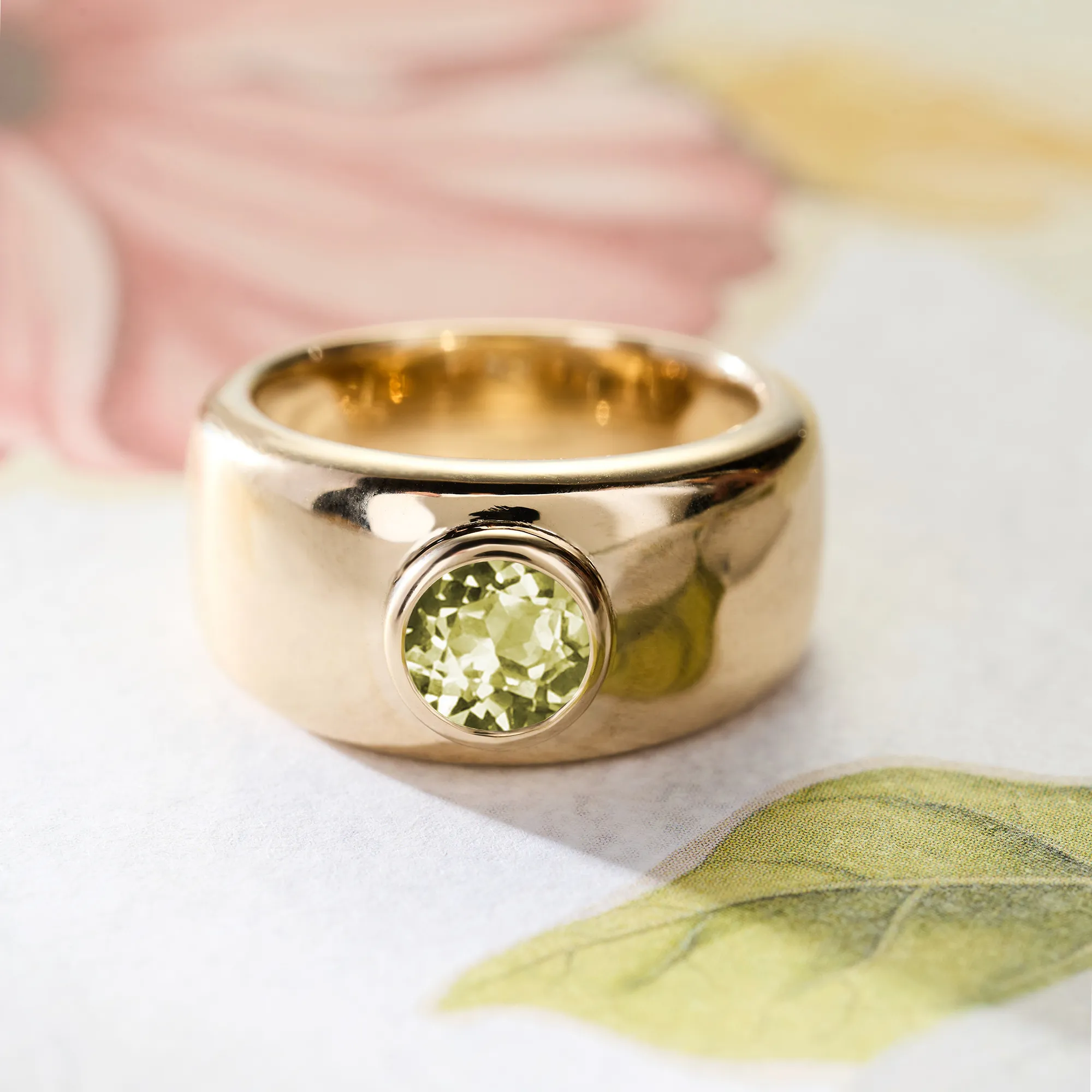 Jamestown Lemon Verbena Quartz Band Ring in 14k Gold (August) - Image 6