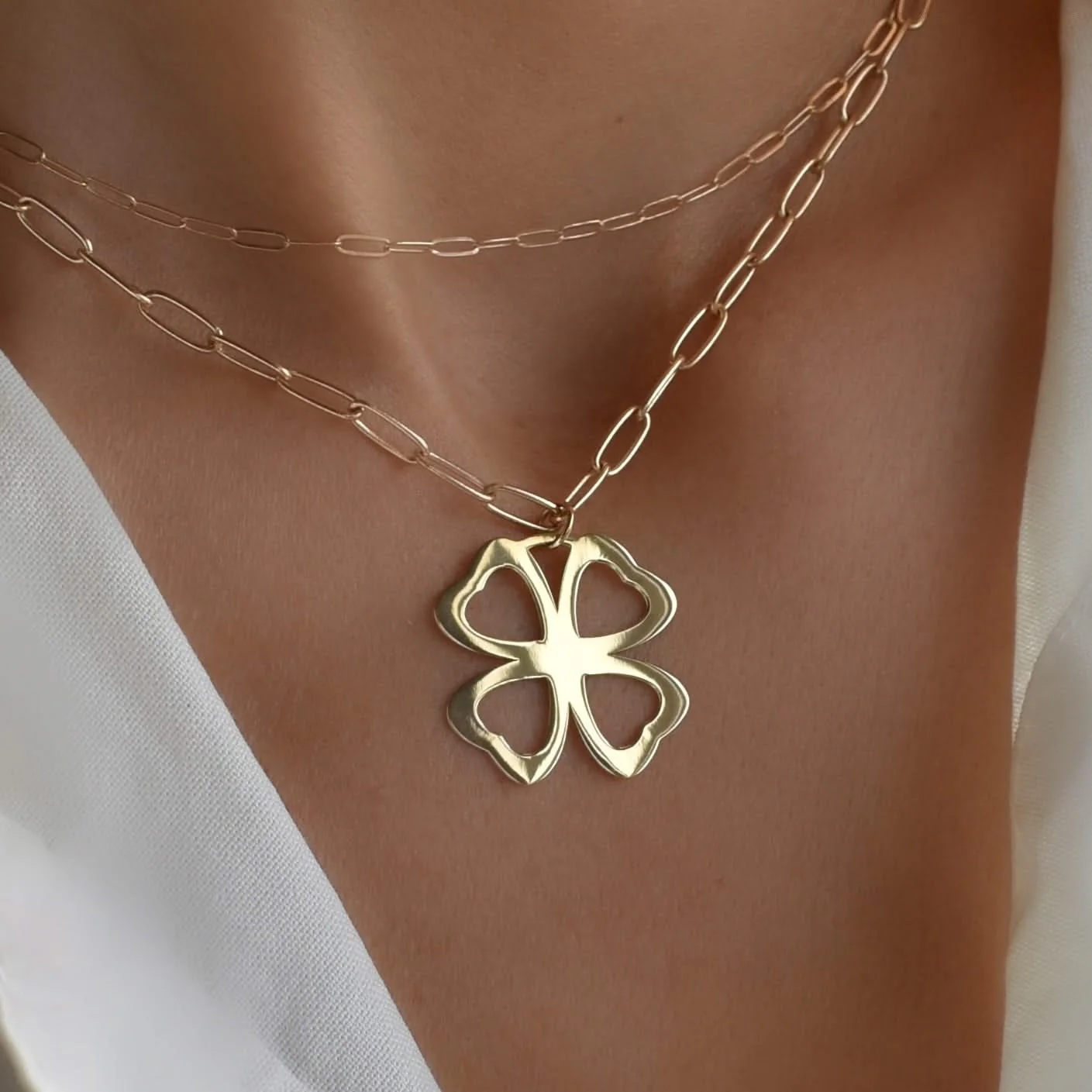 Large Flat Clover Pendant with ADELAIDE Chain in 14k Gold - Image 3