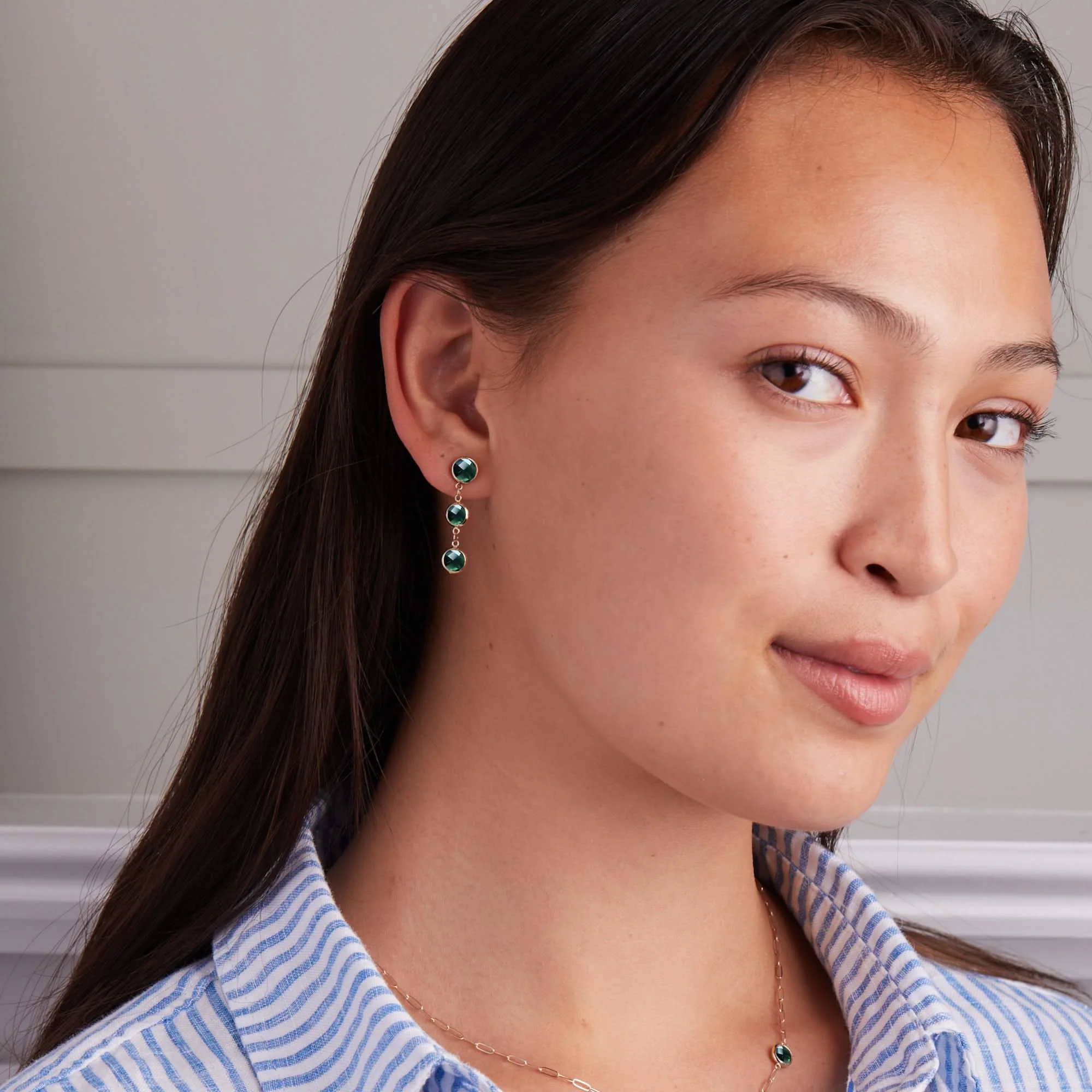 Newport Grand 3 Emerald Earrings in 14k Gold (May) - Image 3