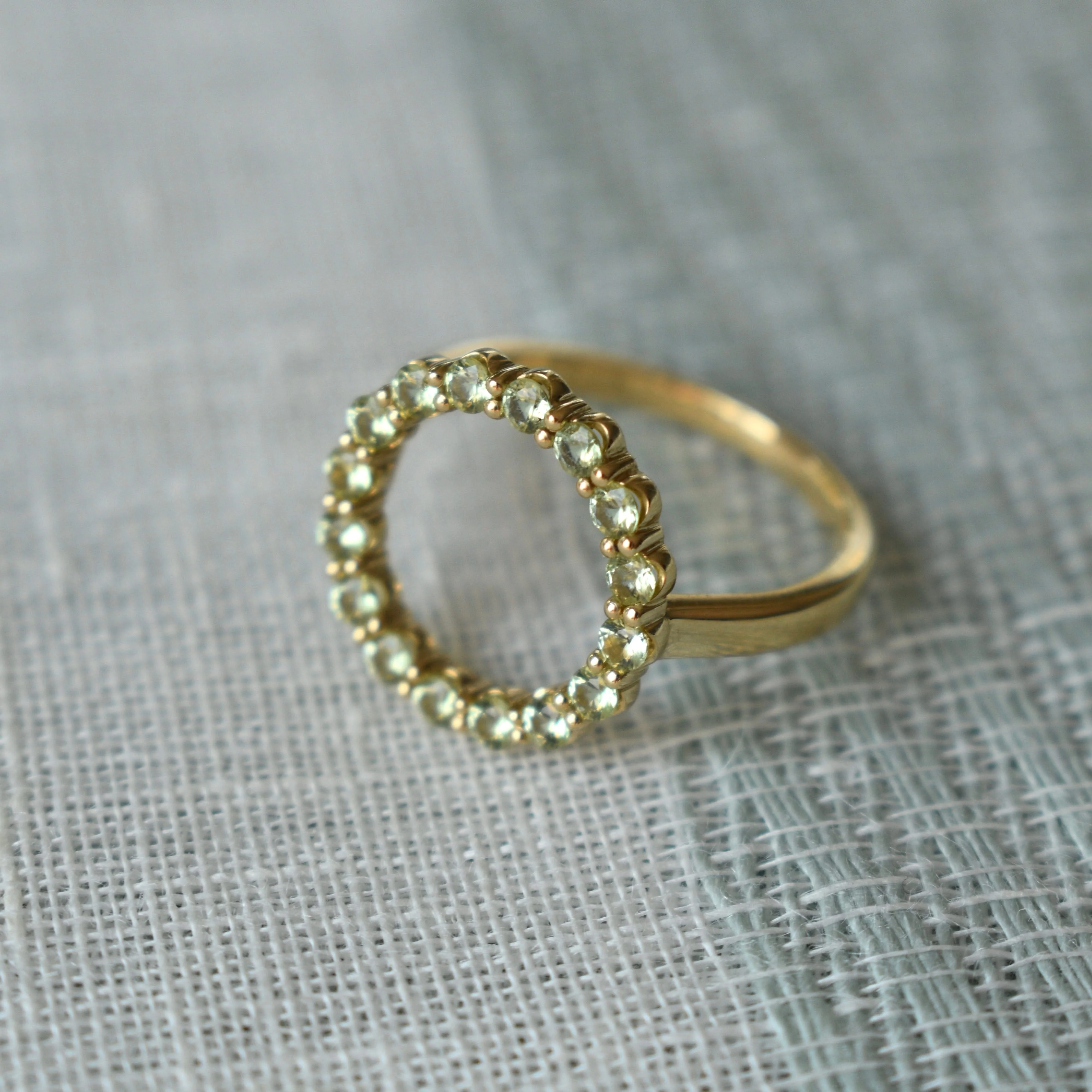 Rosecliff Circle Peridot Ring in 14k Gold (August) - Image 7