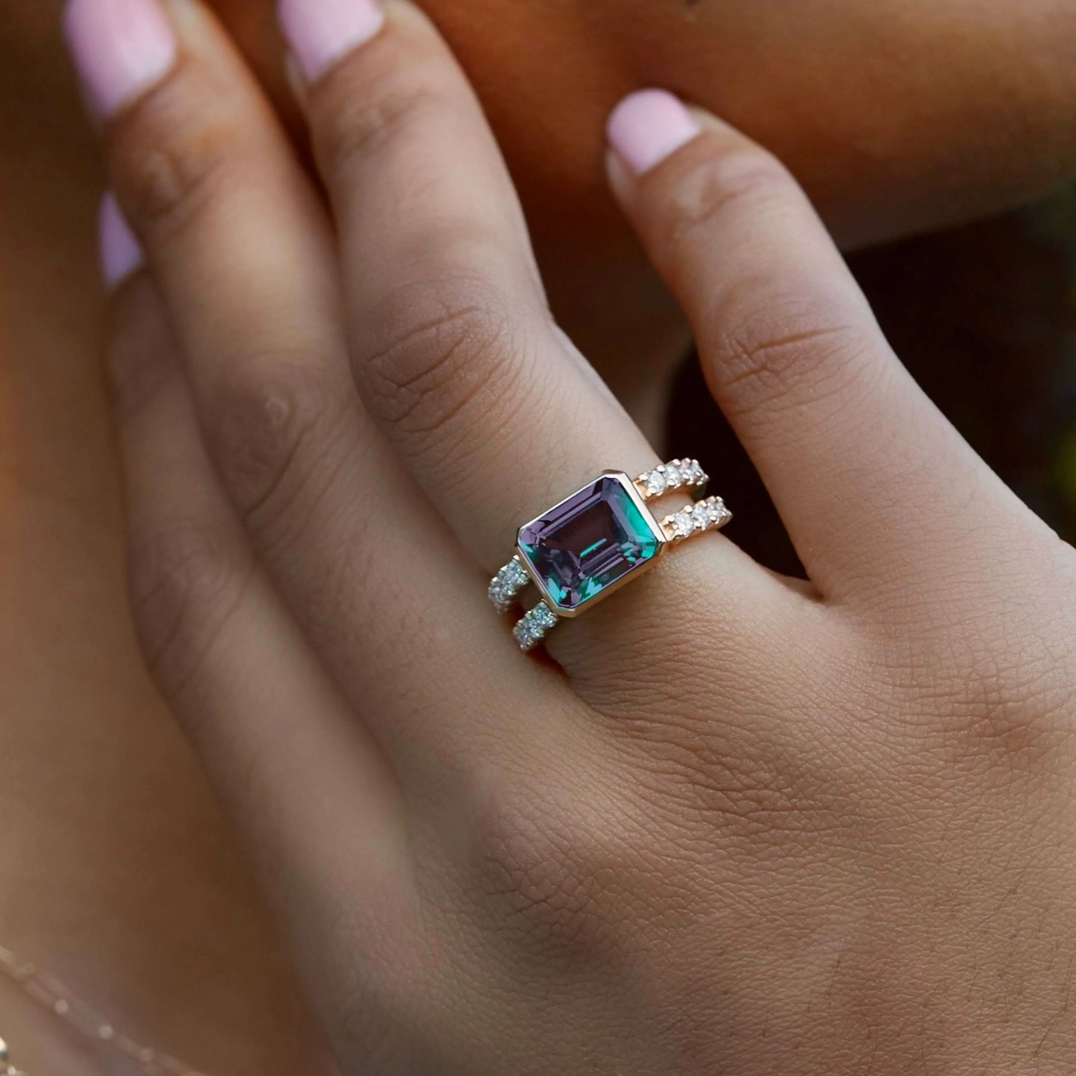 Warren Horizontal Alexandrite Ring with Diamonds in 14k Gold (June) - Image 9