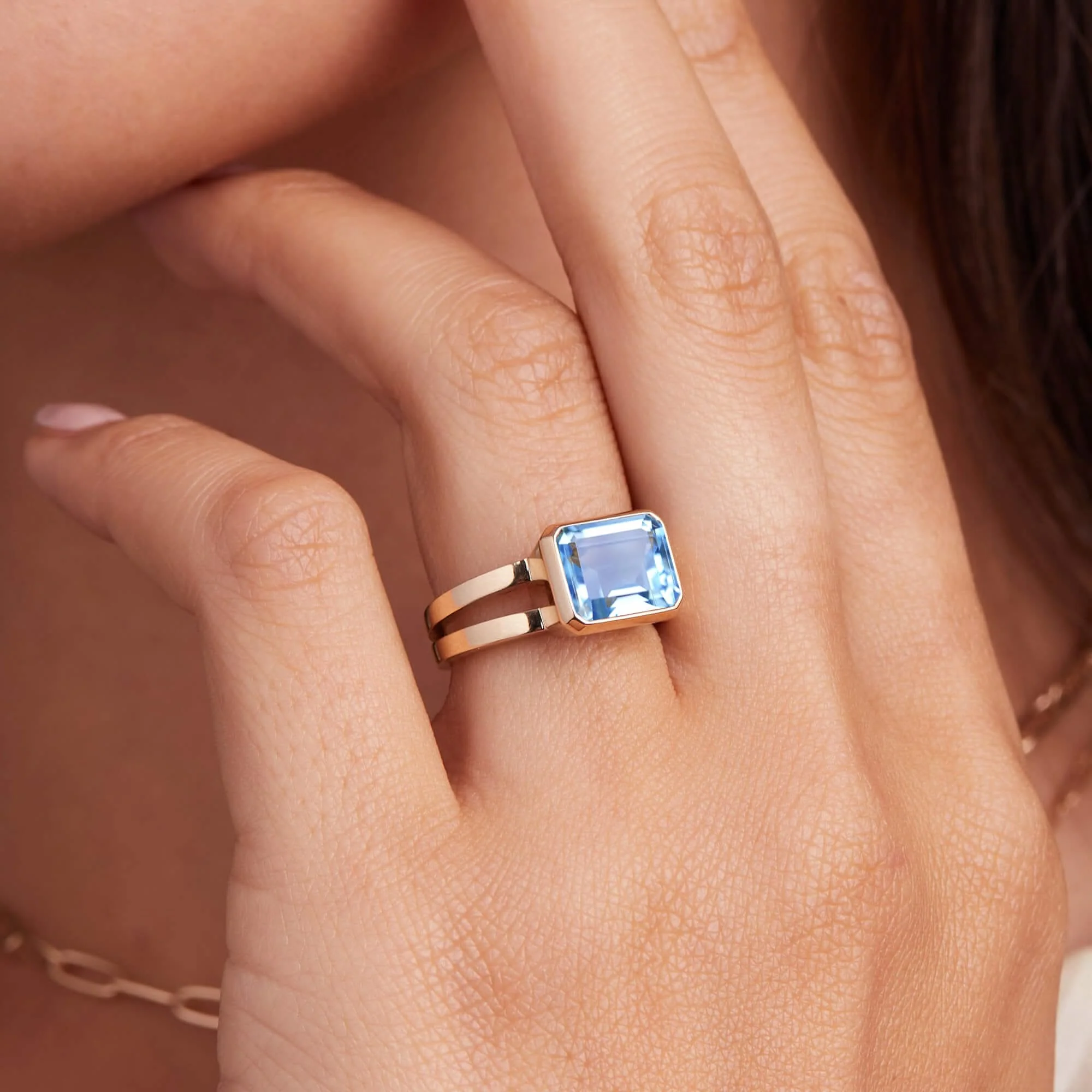 Warren Horizontal Aquamarine Ring in 14k Gold (March) - Image 3