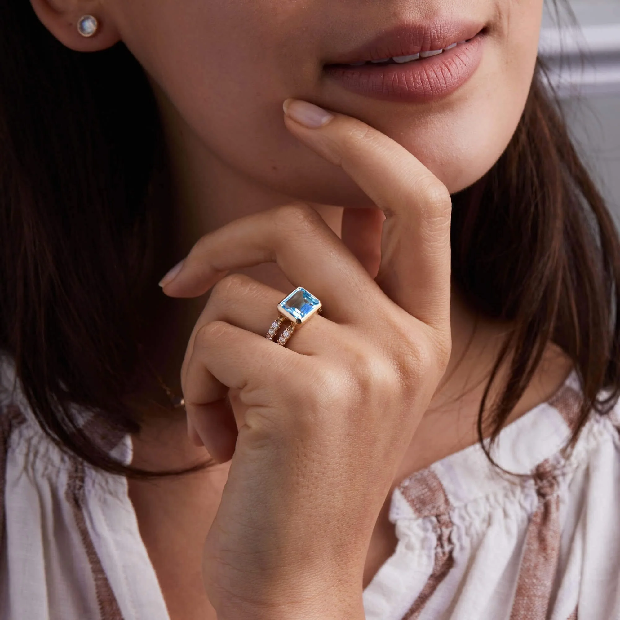 Warren Horizontal Nantucket Blue Topaz Ring with Diamonds in 14k Gold (December) - Image 3