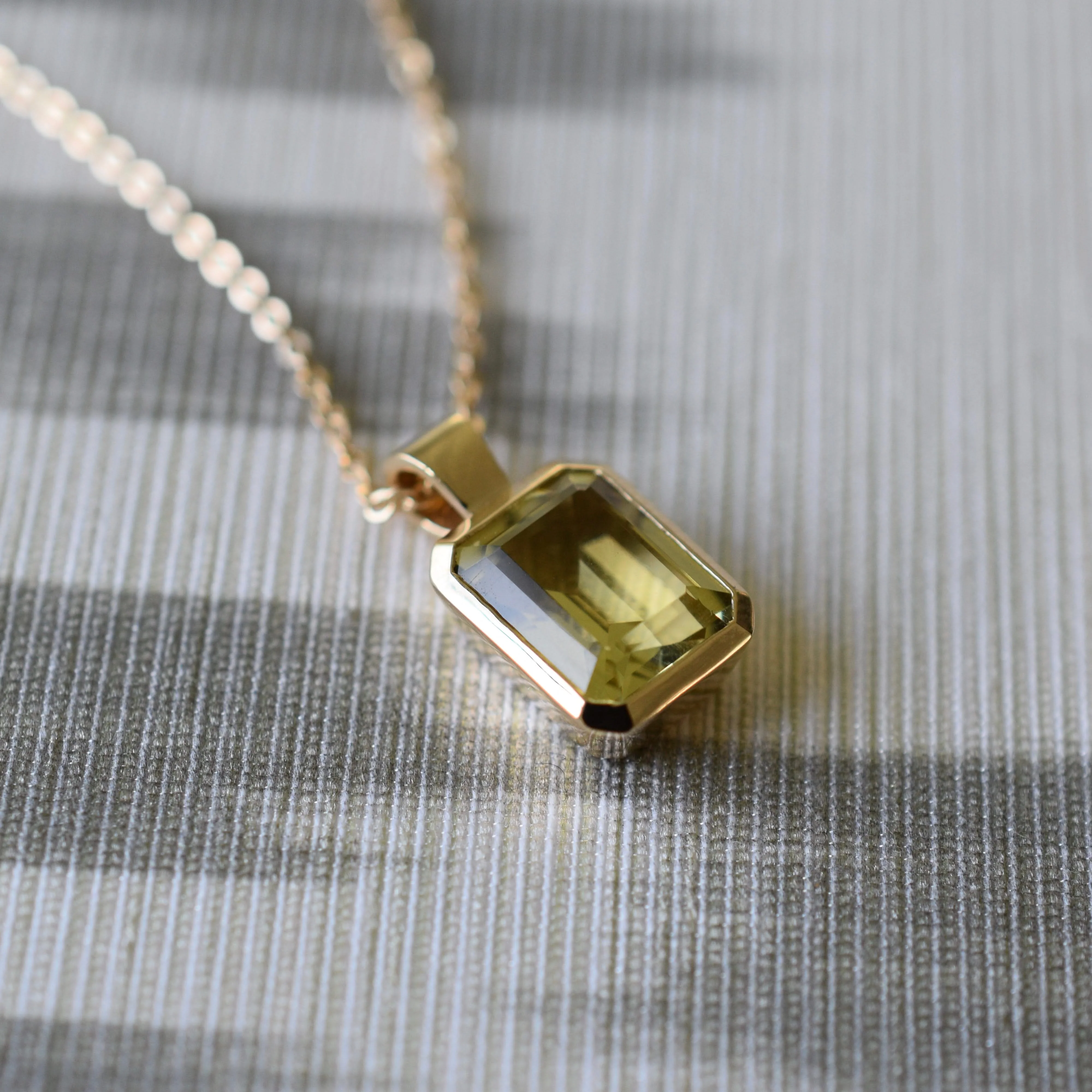 Warren Lemon Verbena Quartz Pendant in 14k Gold (August) - Image 7