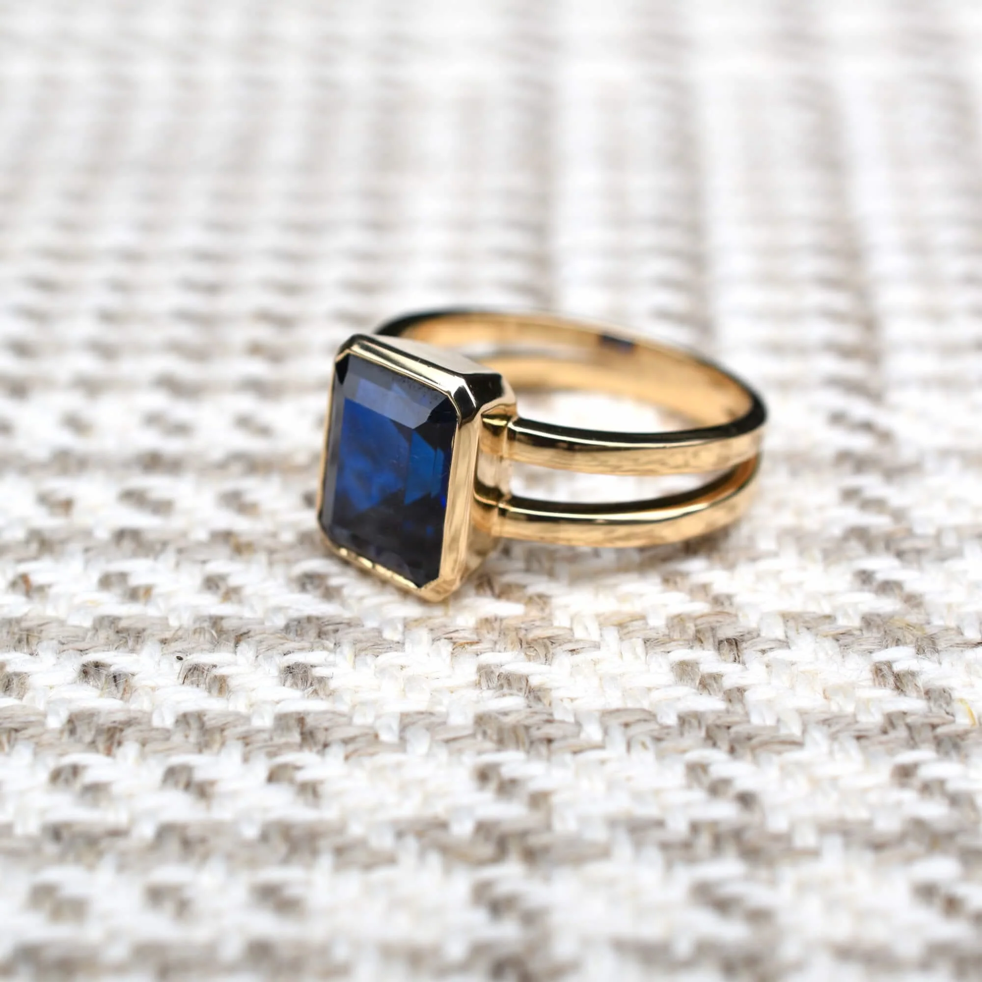 Warren Vertical Birthstone Ring in 14k Gold - Image 7
