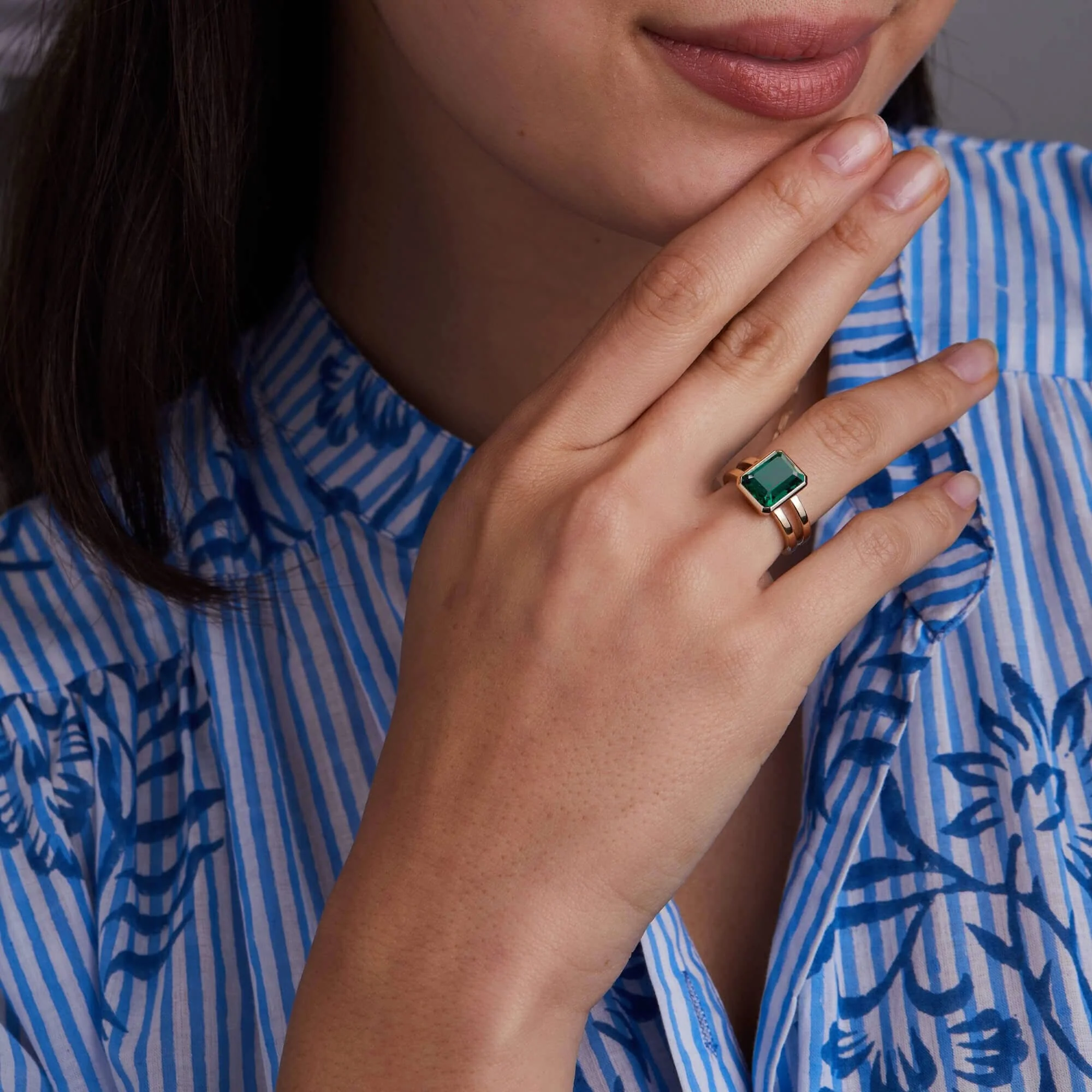 Warren Vertical Emerald Ring in 14k Gold (May) - Image 6
