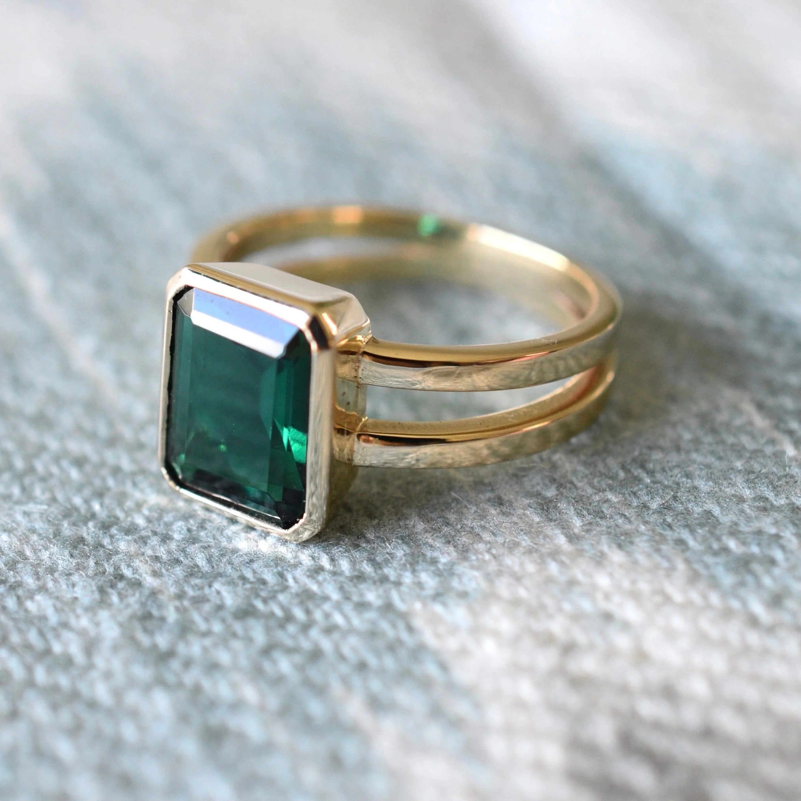 Warren Vertical Emerald Ring in 14k Gold (May) - Image 9