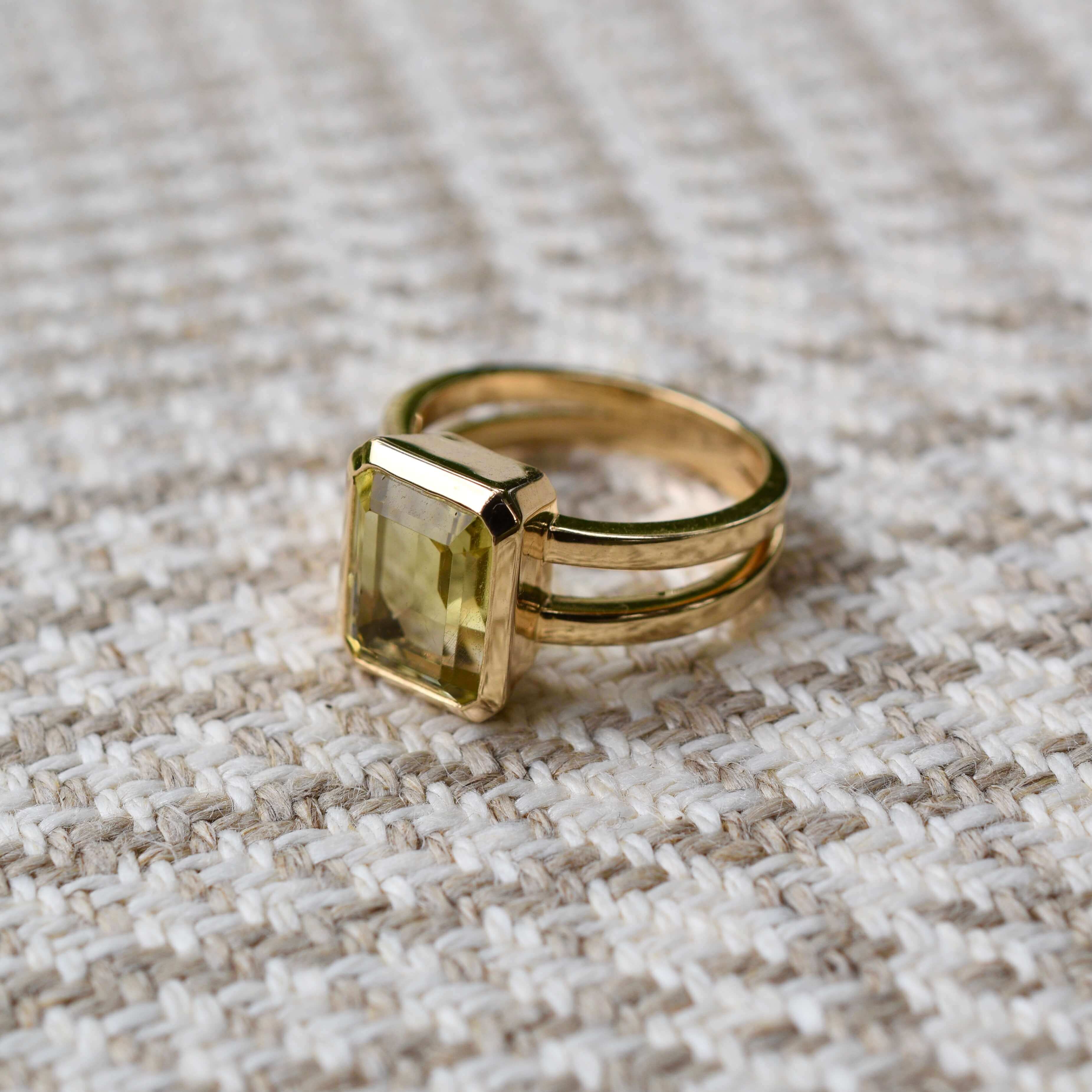Warren Vertical Lemon Verbena Quartz Ring in 14k Gold (August) - Image 9